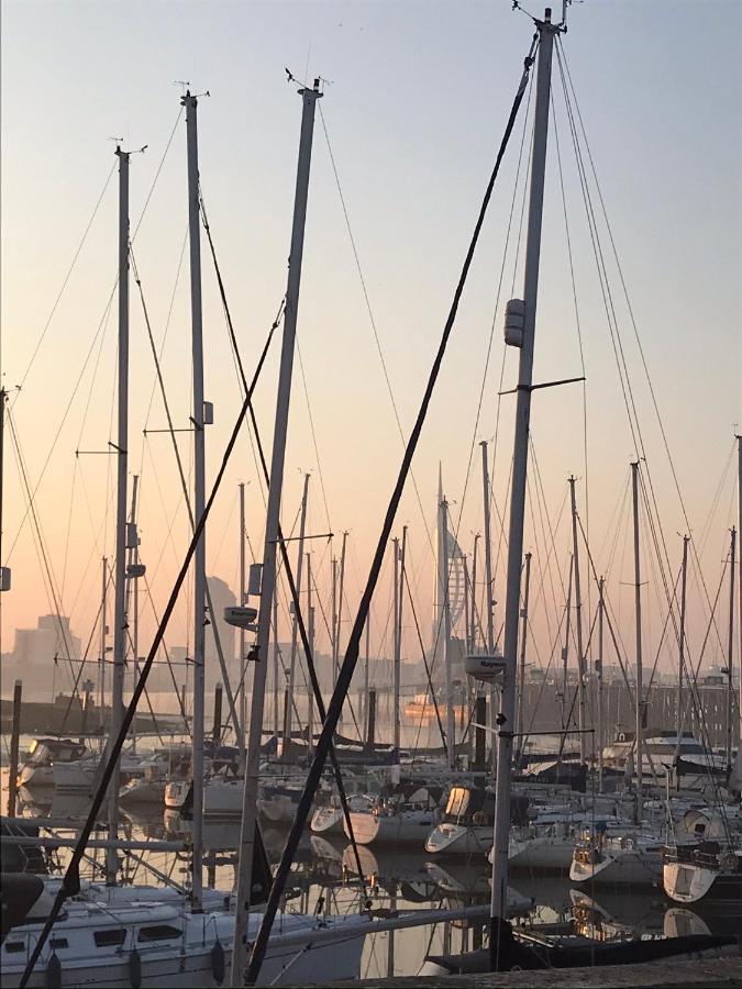 Stunning Marina Apartment Gosport Portsmouth Buitenkant foto