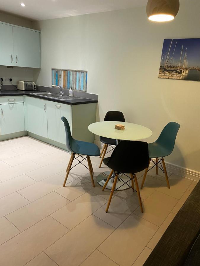 Stunning Marina Apartment Gosport Portsmouth Buitenkant foto