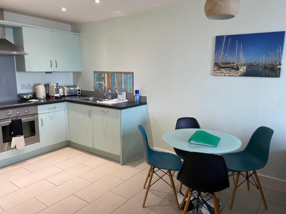 Stunning Marina Apartment Gosport Portsmouth Buitenkant foto