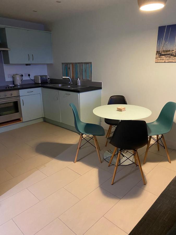 Stunning Marina Apartment Gosport Portsmouth Buitenkant foto