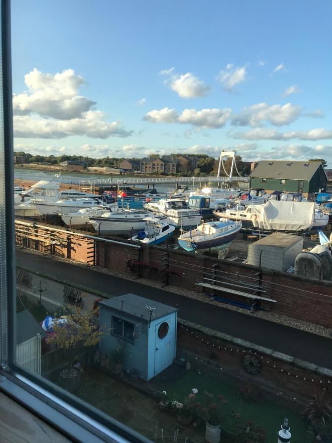 Stunning Marina Apartment Gosport Portsmouth Buitenkant foto