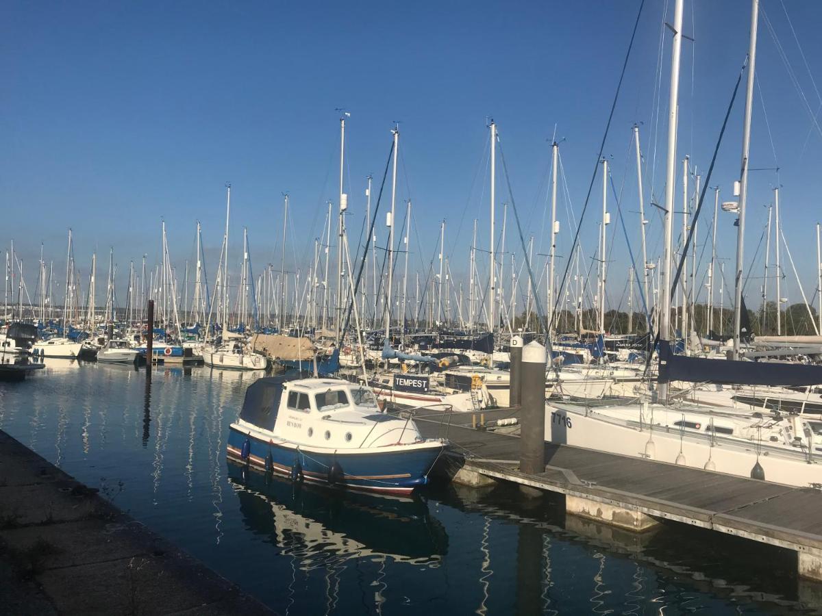 Stunning Marina Apartment Gosport Portsmouth Buitenkant foto